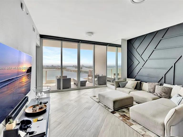 2020 N Bayshore Dr #3408 — Photo 3