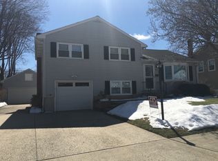 1968 Woodbury Rd, Bethlehem, PA 18017