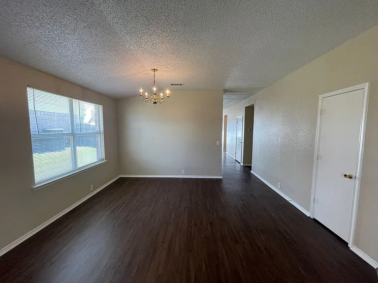 1611 Columbia Dr — Photo 6
