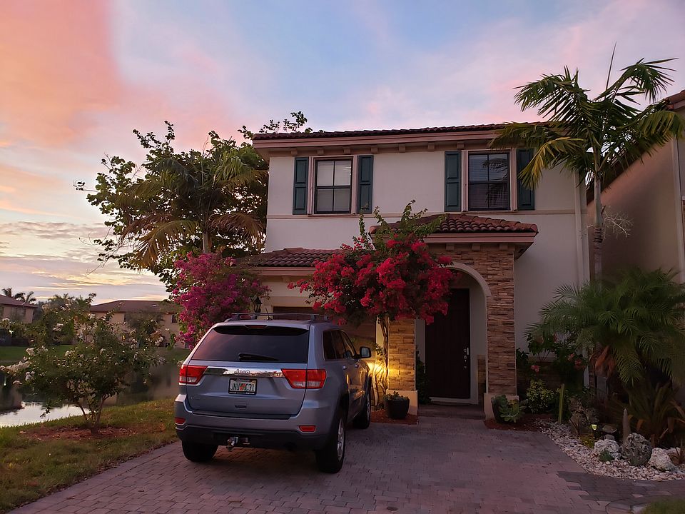 Front and left side with lake