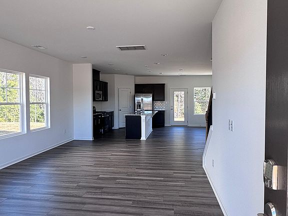 3rd image of 524 Venetian Dr