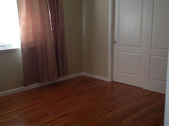 4th image of 329 W Iris Ave