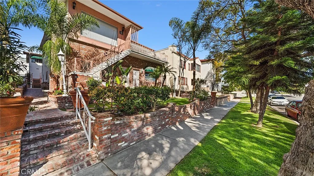 2 bed, 1400 sqft, $2,895 — Photo 3