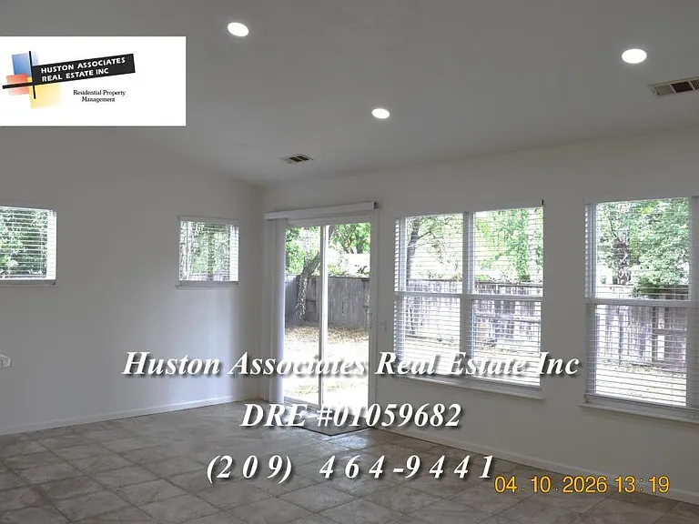 3915 Bridlewood Cir — Photo 2