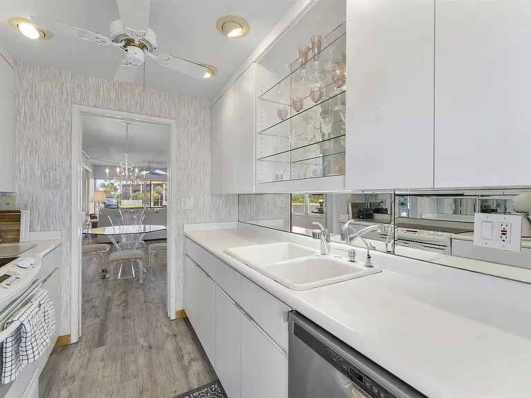 101 NE 19th Ave #228 — Photo 5