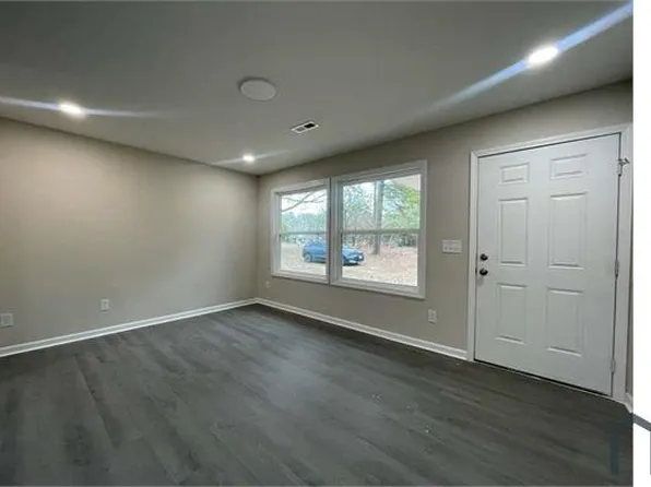 1617 N Main St, Holly Springs, NC 27540