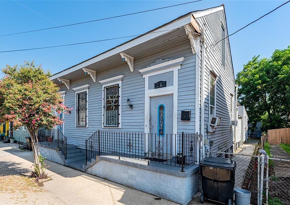 1st image of 2713-15 Urquhart St