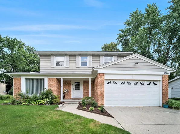 1960 Pinecrest Dr, East Lansing, MI 48823