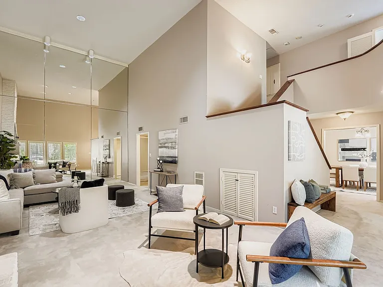 8104 East Ct — Photo 6