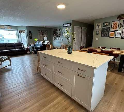 5th image of 27 NE Bison Cres