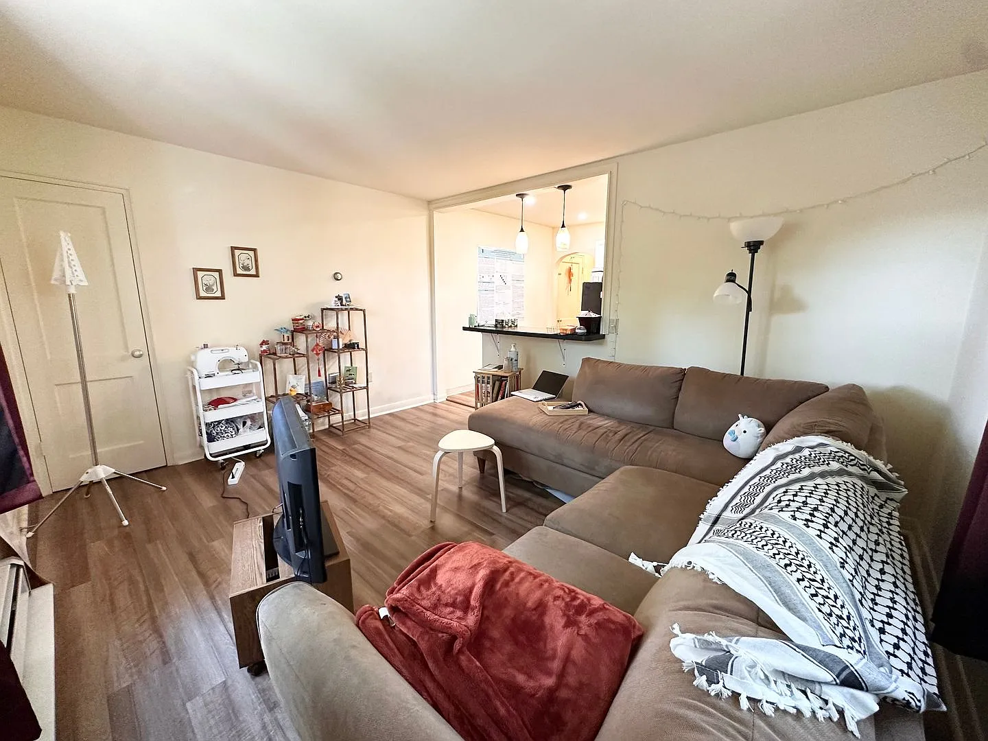 225-227 W Areba Ave — Photo 3