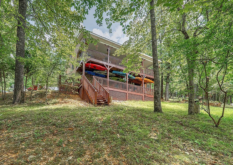 The main home w/guest home