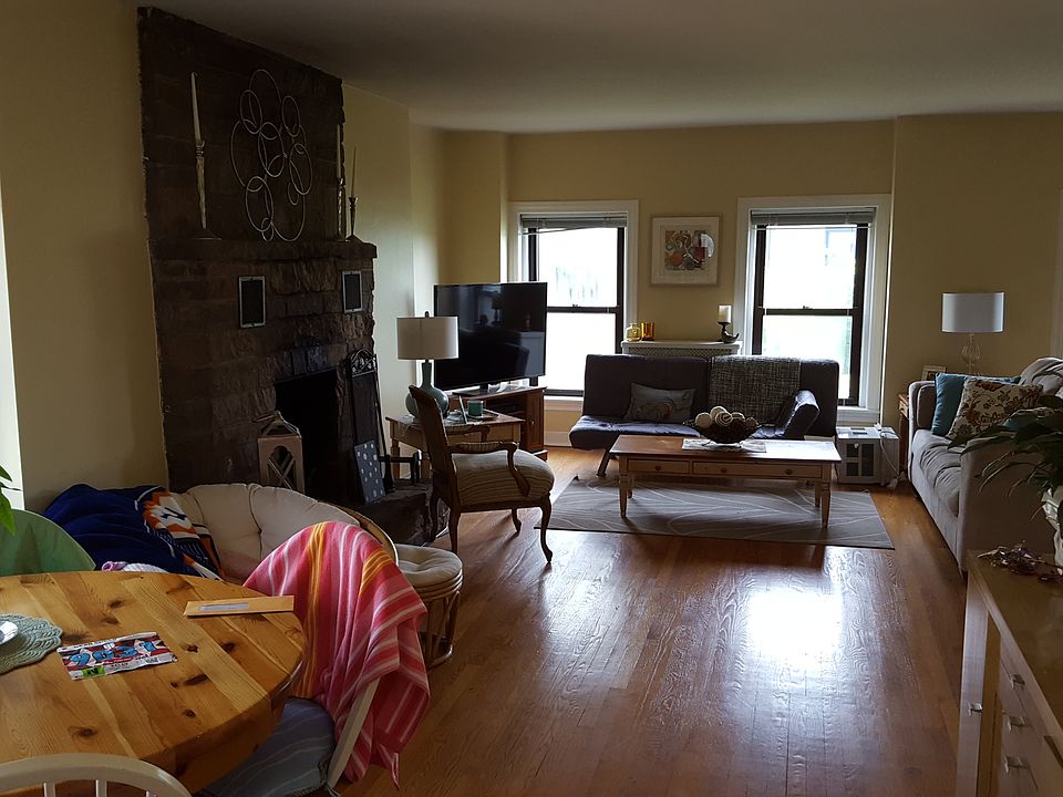 1st image of 216 W Saint Paul Ave APT 4