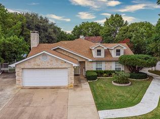 2823 Glen Hollow Cir, Arlington, TX 76016