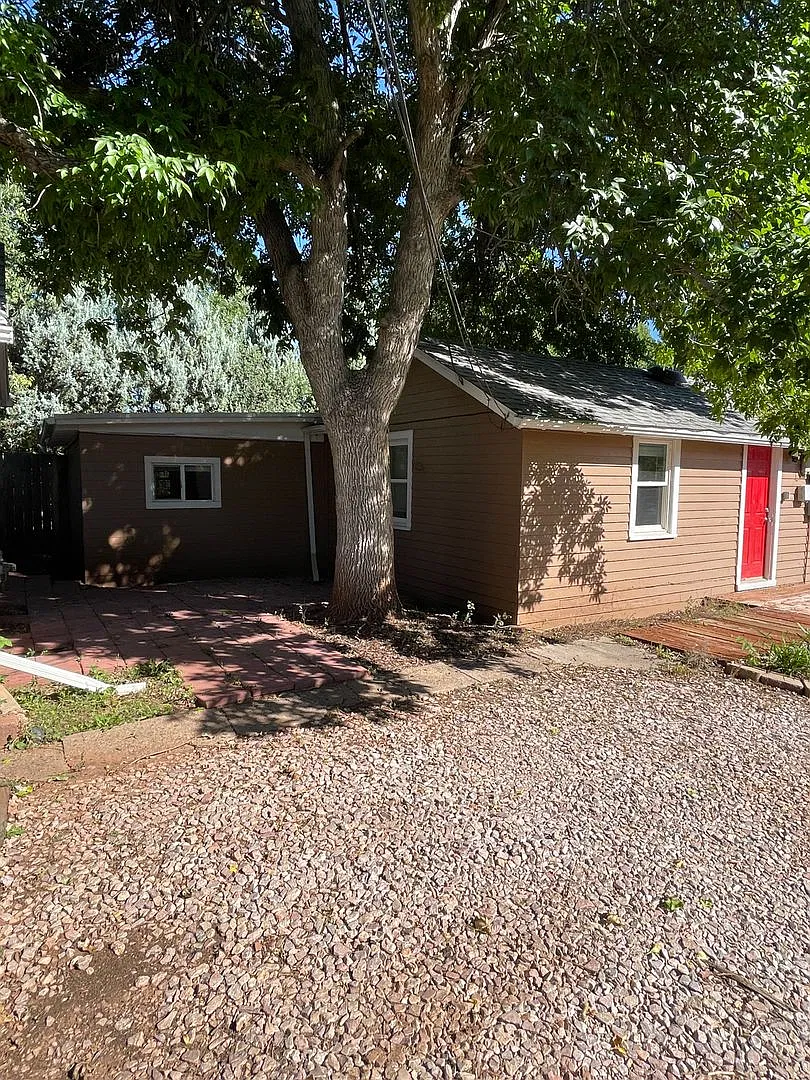 West Rapid 2 bedroom, 1 bath House for Rent — Photo 2