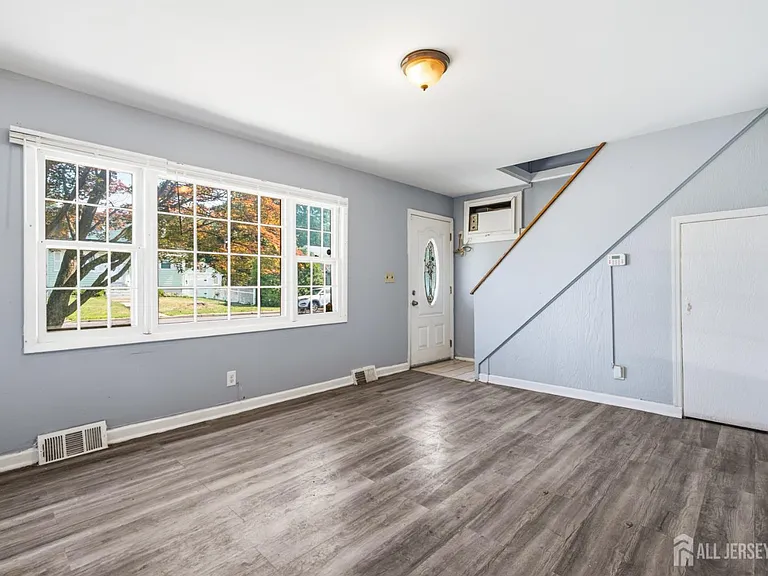 115 N Main St — Photo 5