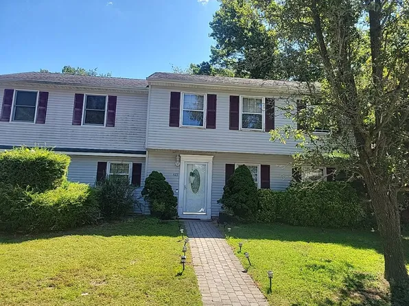 613 Branch Dr, Toms River, NJ 08755