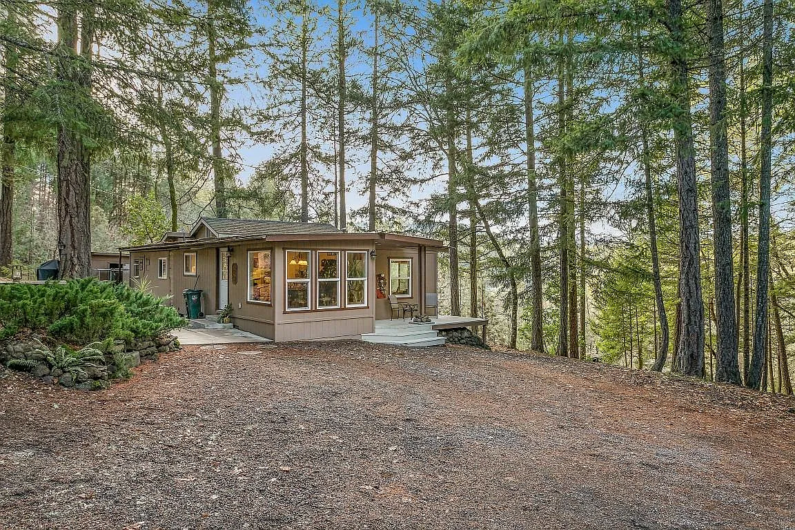 9506 Butte Falls Hwy photo 1