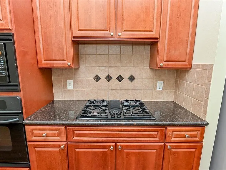 802 Garden Trace Ln — Photo 6