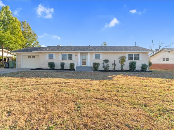 1208 W Cherry St, Rogers, AR 72756