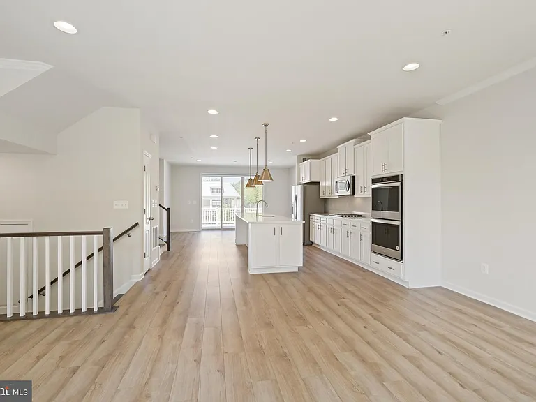 204 Ashton Market Aly — Photo 5