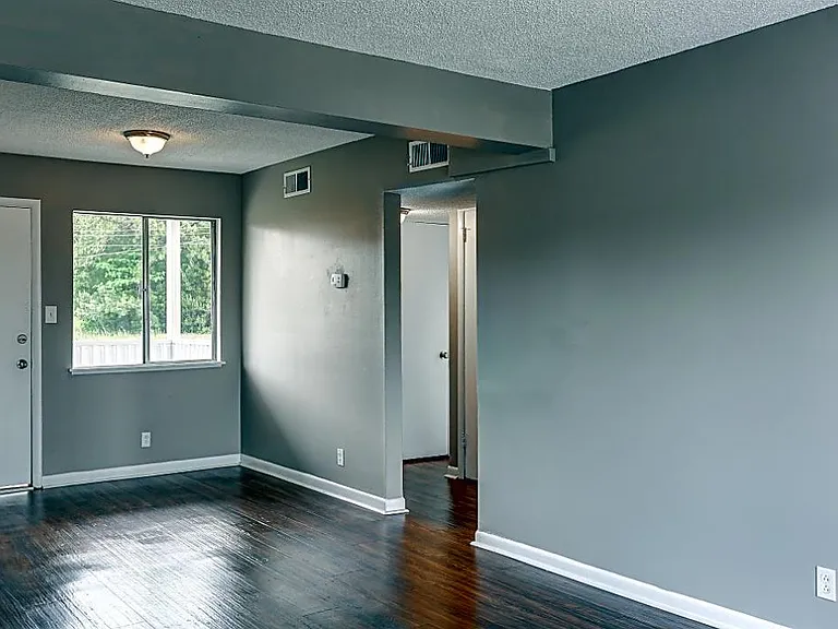 501 Laurel Dr NW — Photo 8