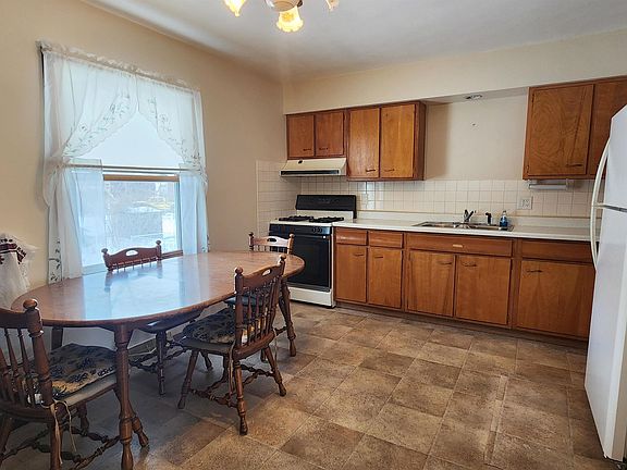 5th image of 2204 Graham Cir