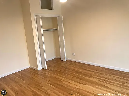 Rented by Realty 2000 Corp | media 8