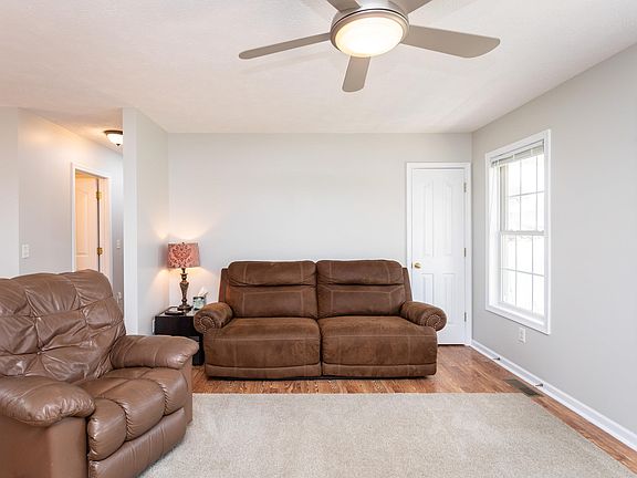 4th image of 31 Millport Ct