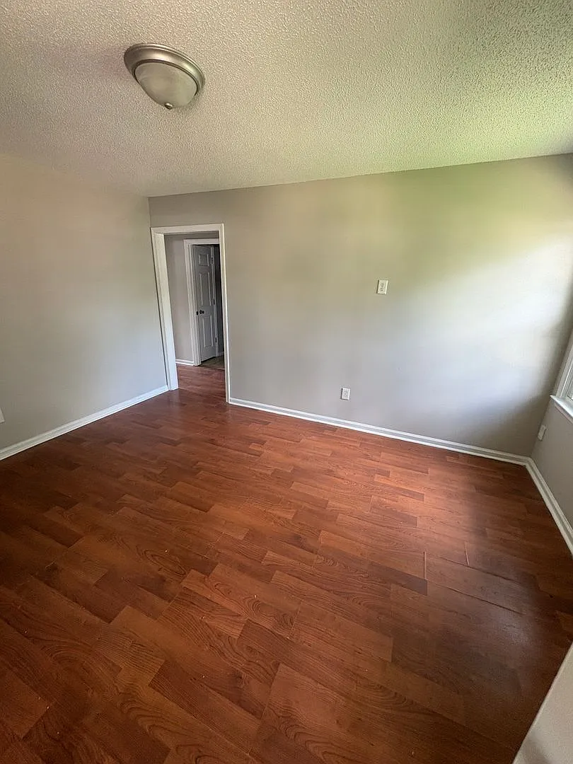 102 B Bruce St — Photo 3