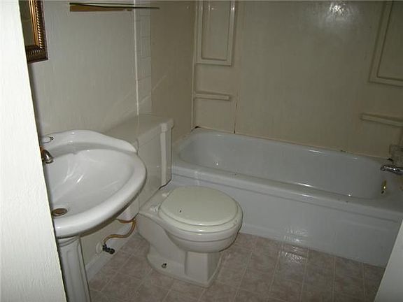 3rd image of 5297 Lindora Dr