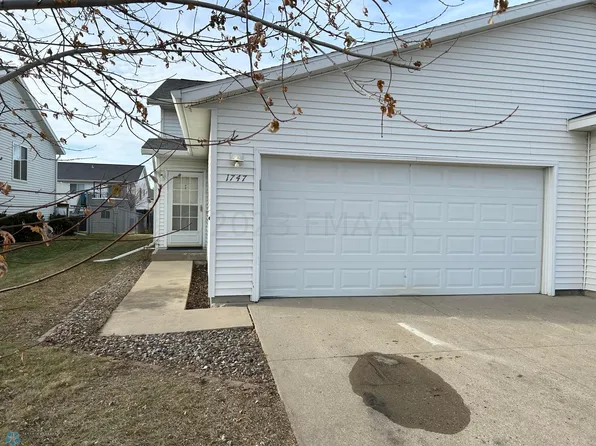 1747 49th St S, Fargo, ND 58103