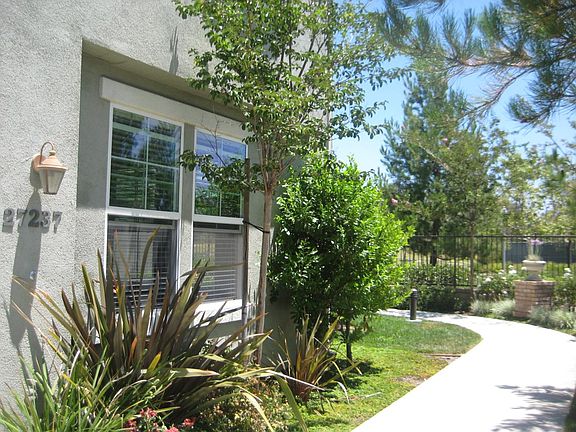 Corner unit with view of park on 2 sides