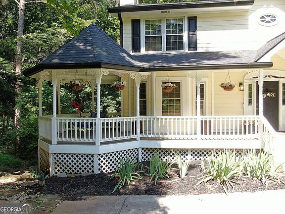 5th image of 3155 Laura Ln