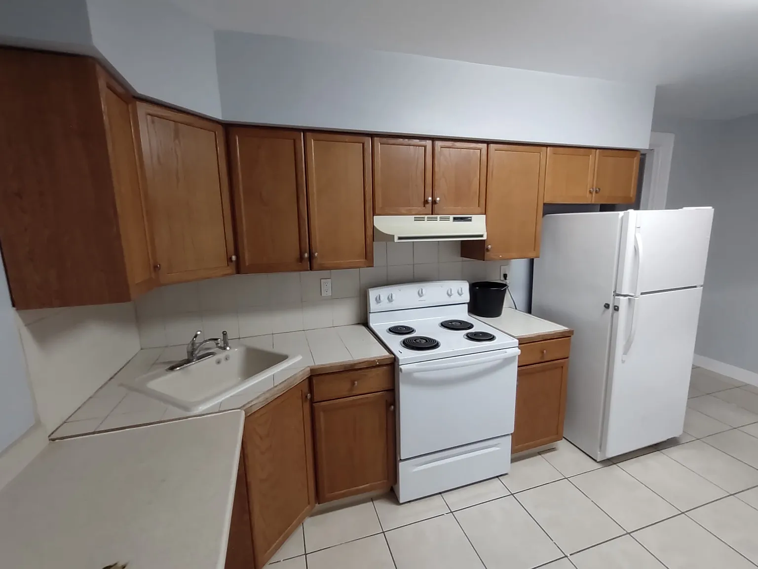 3 bed, 1000 sqft, $3,200 — Photo 3