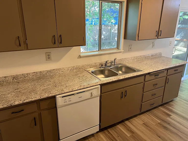 2 Bedroom 1 Bathroom Duplex in Springfield — Photo 6