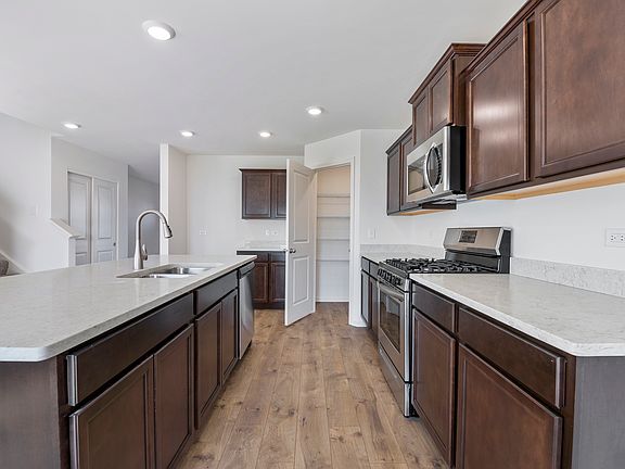 3rd image of 549 Colchester Dr