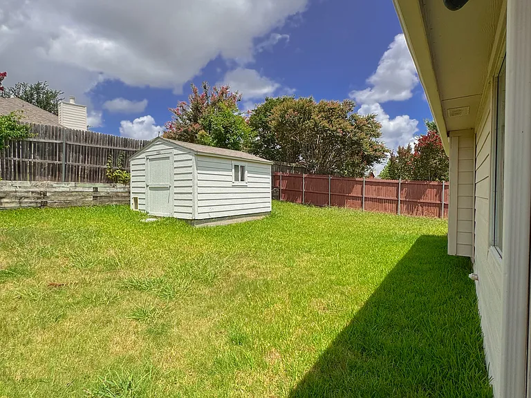 7015 Hillwood Dr — Photo 29