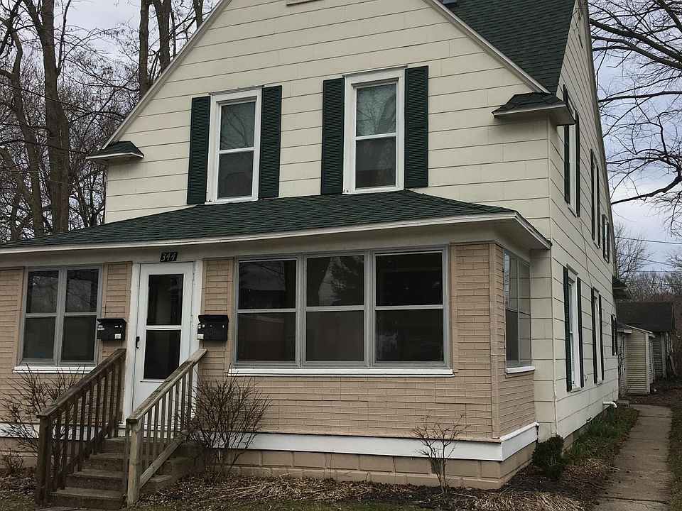 Newly renovated upstairs apartment (Entrance in rear of house, nice side yard and close to exercise, entertainment, bus routes Highway and right down the street from Restaurants and Gordon Food's newest Grocery Store and just minutes from the Michigan Ave