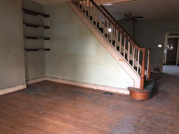 3rd image of 918 Brown St