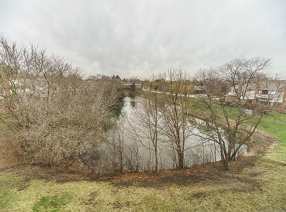 3rd image of 3085 Pheasant Creek Dr APT 315