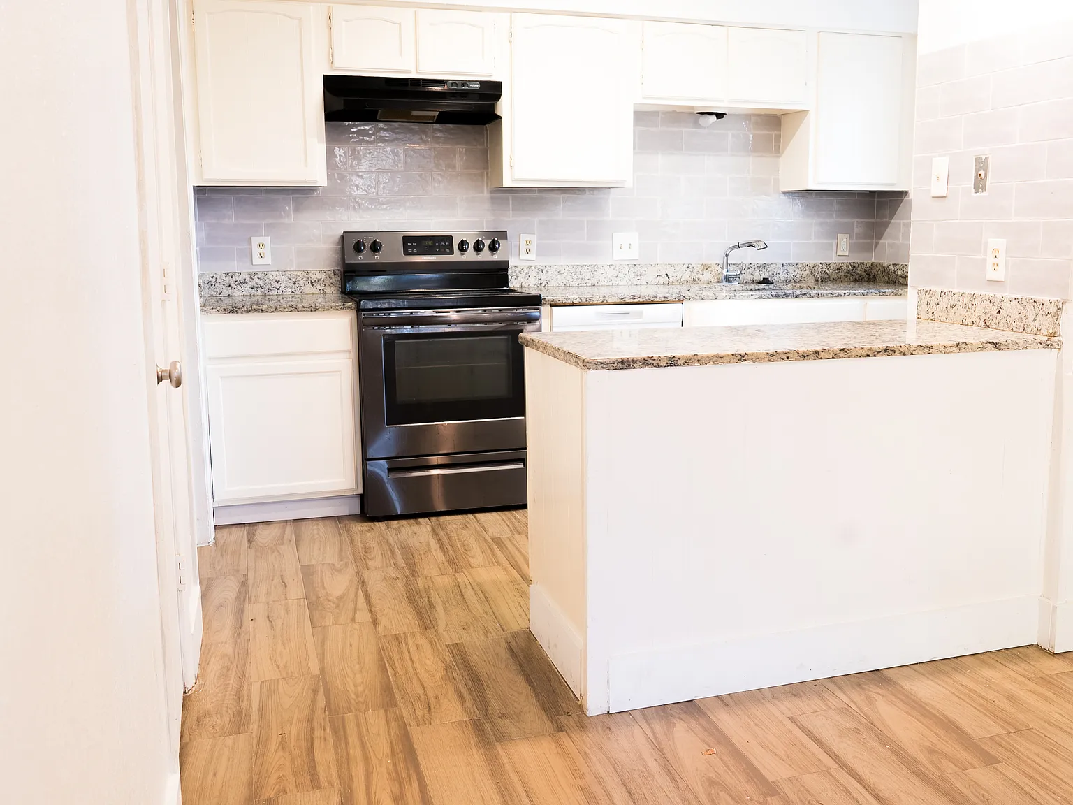 3 bed, 2994 sqft, $2,400 — Photo 4