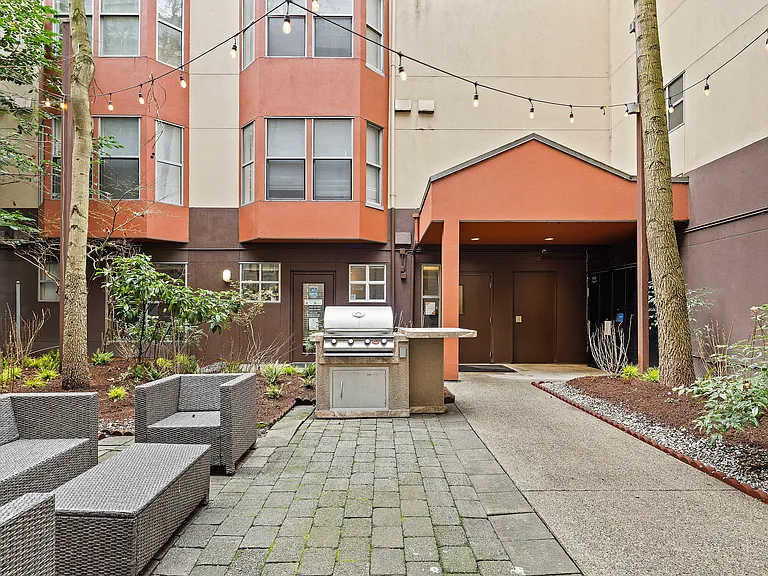 Ellis Court Apartments — Photo 34