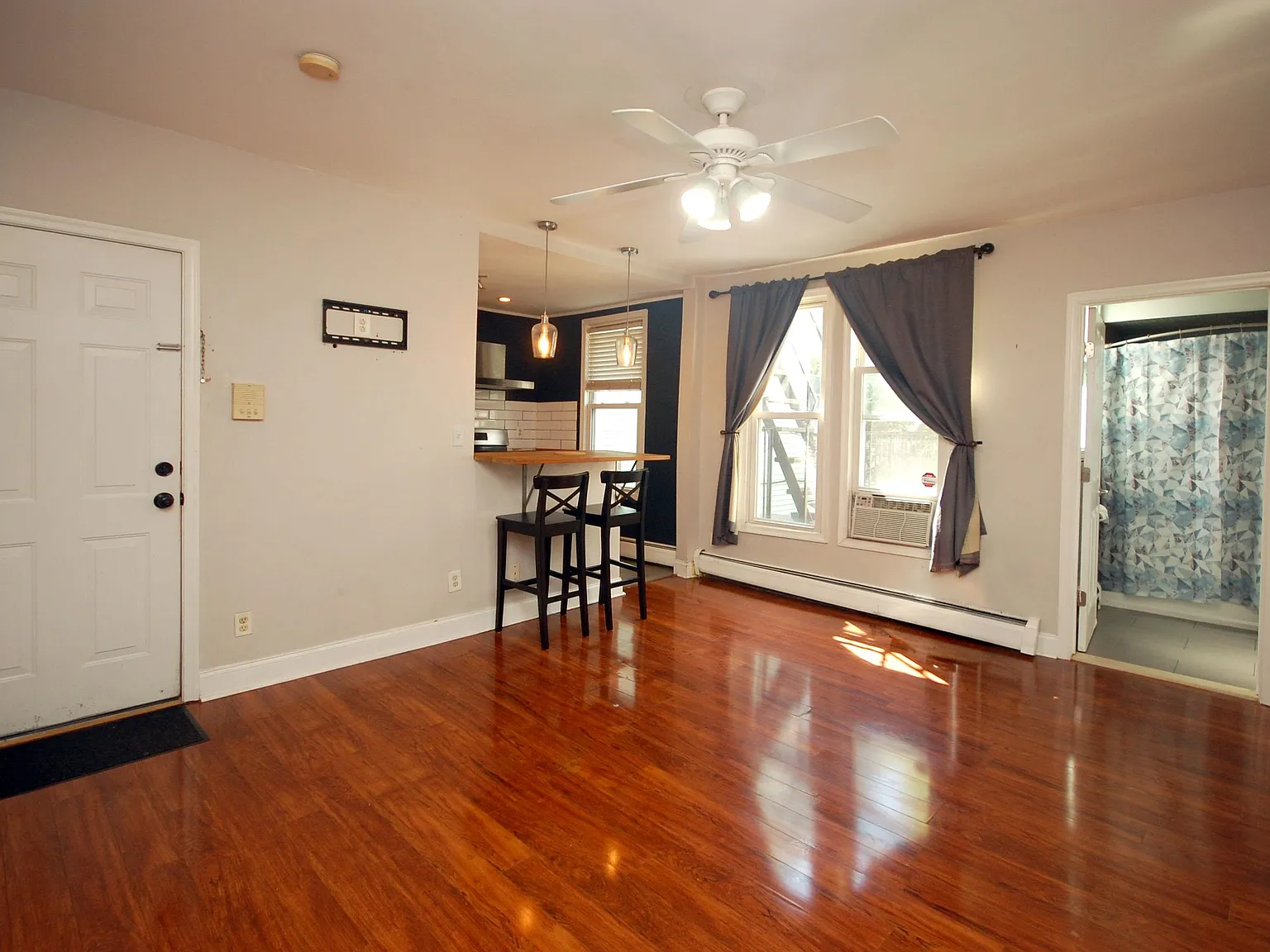 1 bed, 1.0 bath, 610 sqft, $2,000 — Photo 1