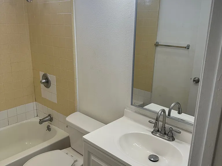 929 N Normandie Ave — Photo 9