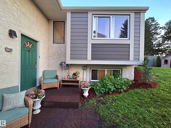 2nd image of 623 Willow Ct NW