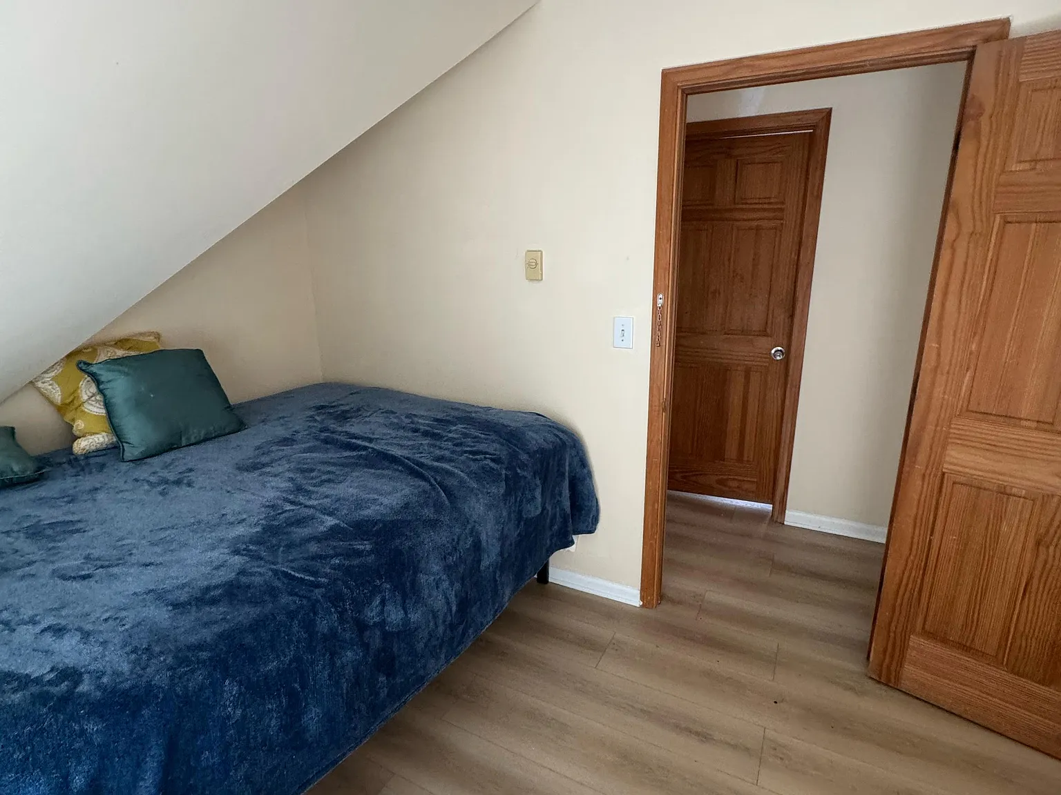 6 bed, 2000 sqft, $750 — Photo 1