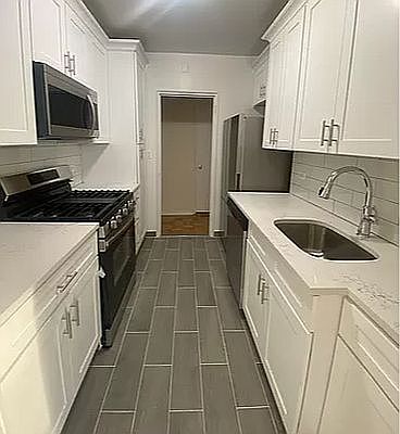 2nd image of 2601 Henry Hudson Pkwy W APT 3A