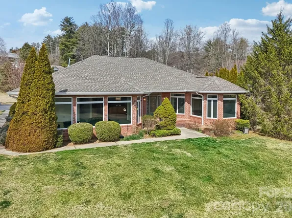 39 Beaumont Dr, Hendersonville, NC 28739