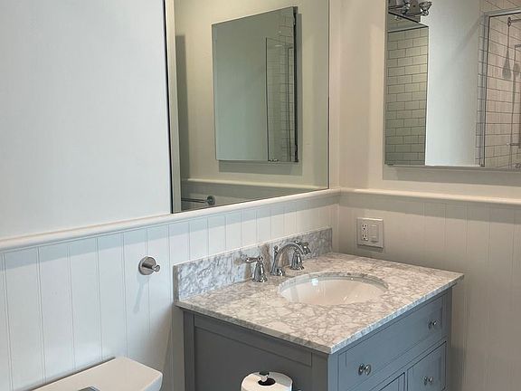 4th image of 1385 Greenwich St APT A